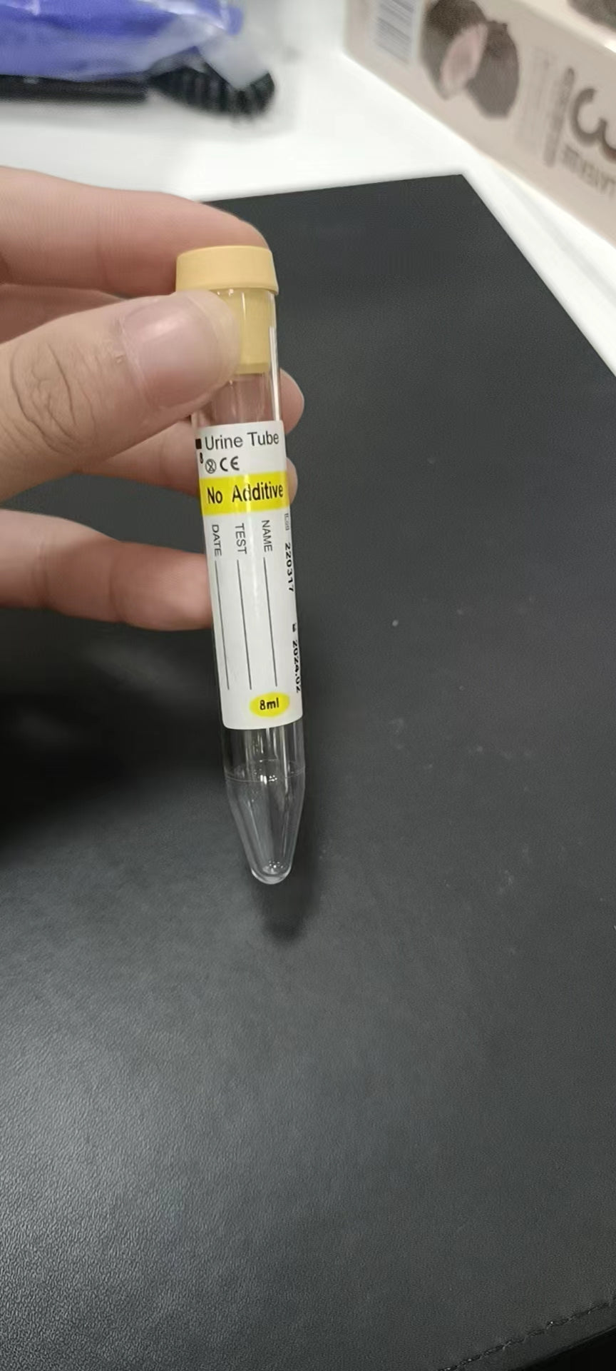 Vacuum urine collection tube